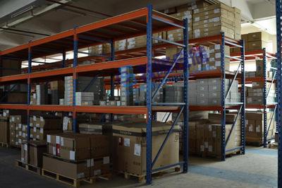 廣州重型倉(cāng)庫(kù)貨架規(guī)劃與化工存儲(chǔ)解決方案——牧隆倉(cāng)儲(chǔ)設(shè)備全解析